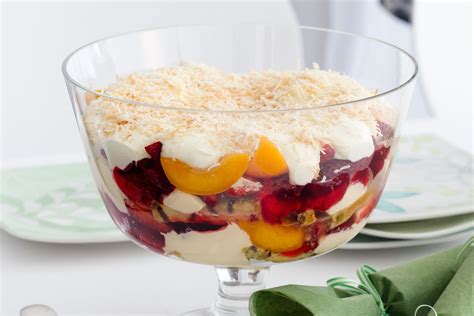 fruit trifle with custard and jelly