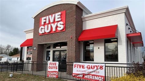 Five Guys opens new location in Warwick with mobile pickup window