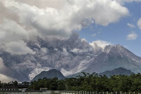 Indonesia's Merapi volcano erupts, covers villages in ash | The Manila ...