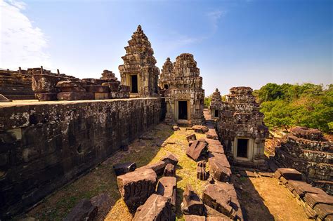 Phnom Bakheng (Bakheng Hill) - Highest Temple in Angkor and Tomb Raider ...