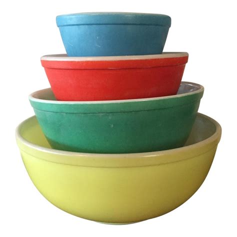 1940s Vintage Pyrex Primary Colors Mixing Bowls - Set of 4 | Chairish