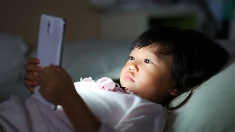 When Should Kids Get Smartphones? (Survey) - Panda Security