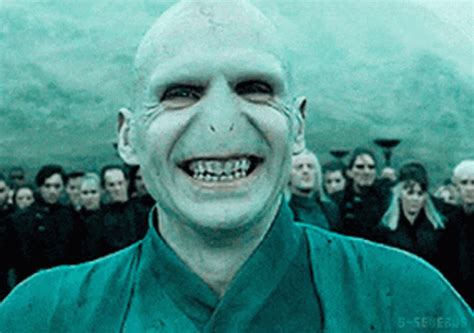 Voldemort Smiling GIF - Voldemort Smiling Hehe - Descobrir e ...