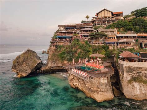 SULUBAN BEACH IN ULUWATU • The Ultimate Guide 2020 | Jonny Melon