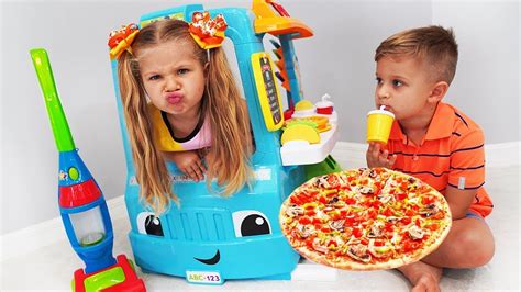 Watch Kids Diana Show - S1:E12 Diana and Roma's Pizza for a Price ...