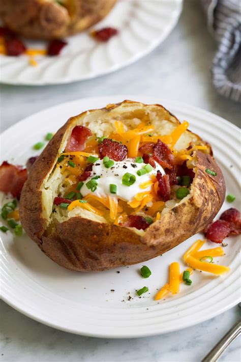 Baked Potatoes: Discover the Perfect Main Dish Pairings - PlantHD