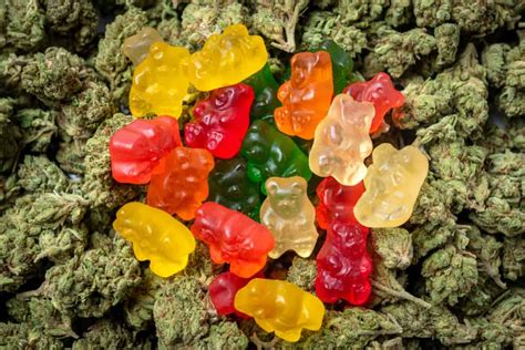 3 Main Differences Between Edibles & Smoking - Cornerstone Wellness