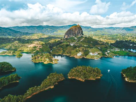 LA PIEDRA DEL PENOL - THE BIG GUATAPE ROCK, COLOMBIA - Journey Era