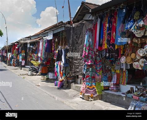 dh Pasar Seni Guwang Sukawati BALI INDONESIA Balinese Art craft market ...