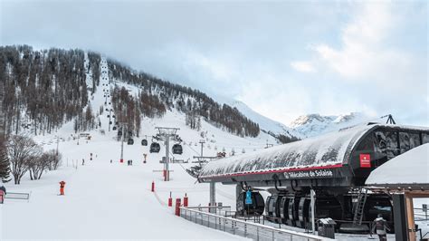 Ski pass prices in Val d'Isere | Save money on lift passes