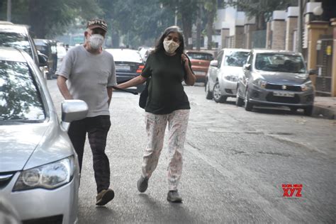 Naseeruddin Shah And Family Spotted In Bandra HD Gallery - Social News XYZ