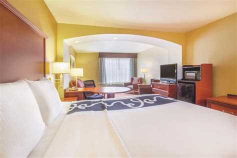 La Quinta Inn & Suites by Wyndham Bentonville | Bentonville, AR Hotels