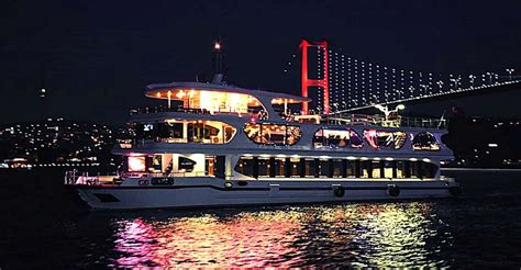 Istanbul: Bosphorus Dinner Cruise with Drinks & Turkish Show | GetYourGuide