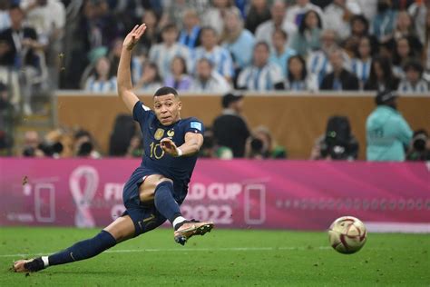 Mbappe wins World Cup Golden Boot with eight goals | Al Bawaba