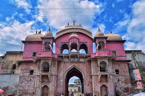 The Vegabond: The Magnificent Fort of Ramnagar.