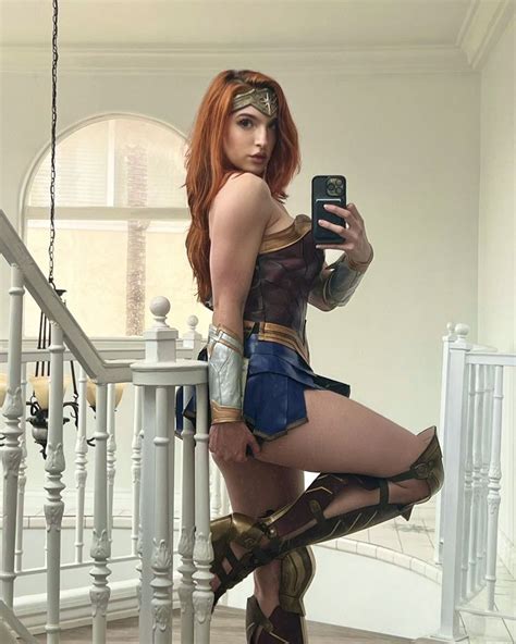 Bri 🦦 on Twitter in 2023 | Cosplay, Wonder woman, Bri