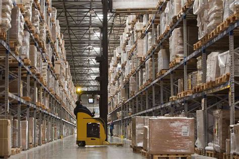 Warehouse Jobs: How to Work in a Distribution Center