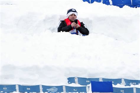 Shovels, angst and snowbanks: Bills fans along for Buffalo’s bumpy ...