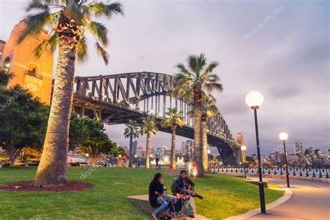 Sydney Harbour Bridge at night – Stock Editorial Photo © jovannig #91573142