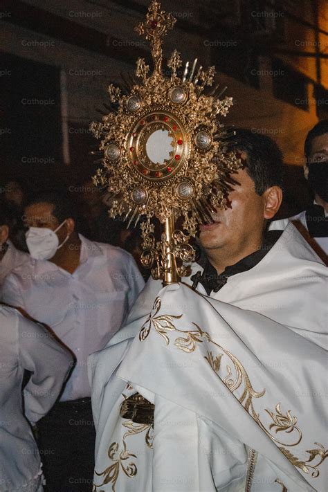 Procession with the Blessed Sacrament photo - Cathopic