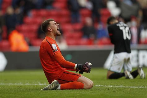 Luton Forced To Sign New Goalkeeper - Vital Luton Town