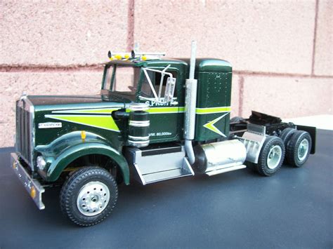 KENWORTH 1/25 SCALE MODEL TRUCK. | Model truck kits, Mini trucks ...