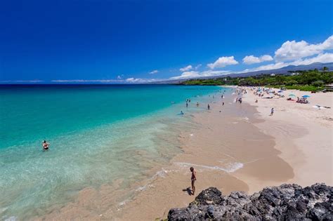 You Can See 4 Different Coloured Beaches In Hawaii