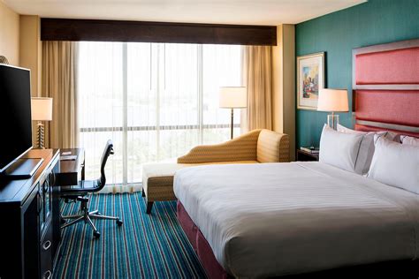 Downtown Hotel Rooms Mobile, AL | Renaissance Mobile Riverview Plaza Hotel