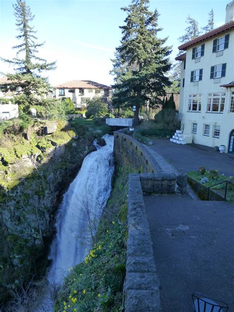 Hiking Oregon: The Columbia Gorge Hotel