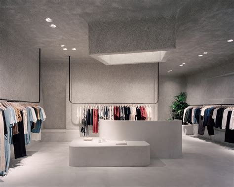 Another cool open retail area, I like the bright background | Retail ...