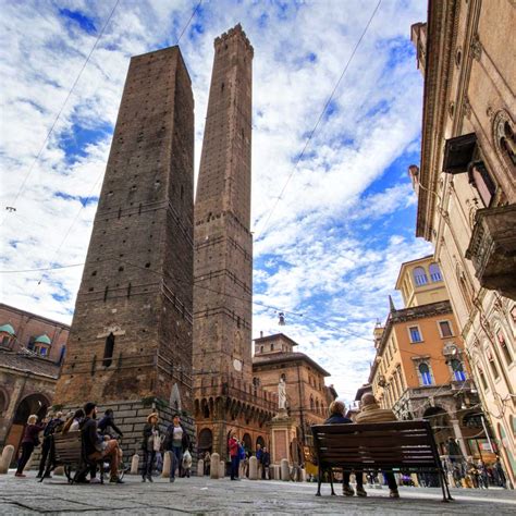 The Two Towers - Garisenda and Asinelli – Bologna Guide