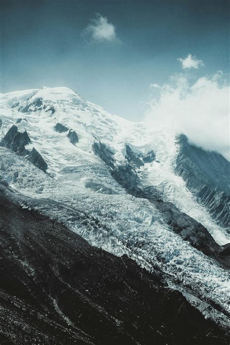 Snowy mountain slope on mountainous valley · Free Stock Photo