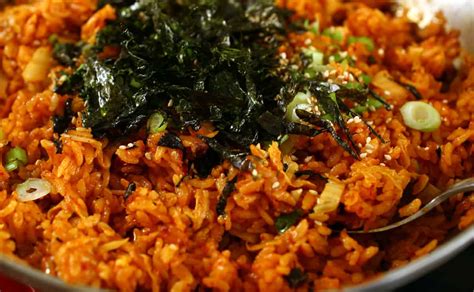 Kimchi fried rice (Kimchi-bokkeumbap) recipe - Maangchi.com