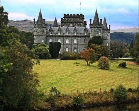 Campbell Clan castle - Argyll, Loch Awe - Just a wee family home. Clan ...