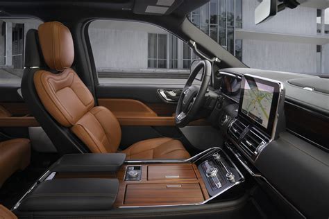 Inside Fall's Best Luxury SUVs: The 2020 Lincoln Navigator