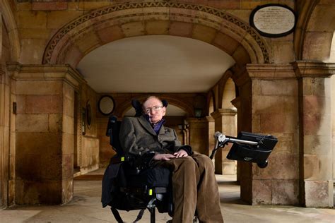 Biography of Stephen Hawking, Physicist and Cosmologist