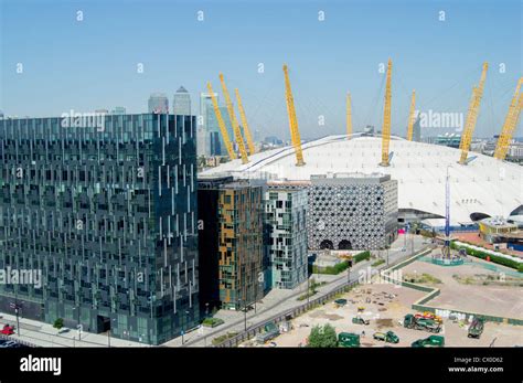 UK, England, London, O2 Arena Greenwich Emirates cable car Stock Photo ...