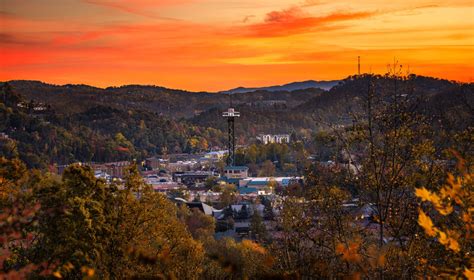 Gatlinburg Scenic Overlook: Top Spot to See Smoky Mountain Fall Colors