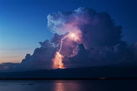 Isolated cumulonimbus cloud with positive lightning | Lightning photos ...