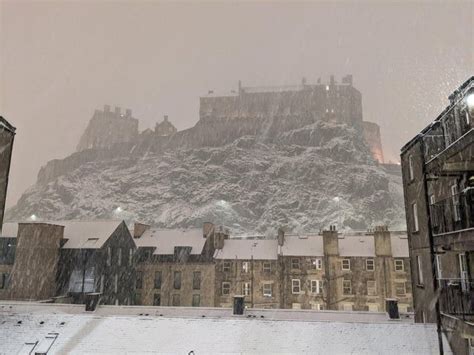 Edinburgh Castle in the Snow | Winter scenery, Scenery, Edinburgh castle