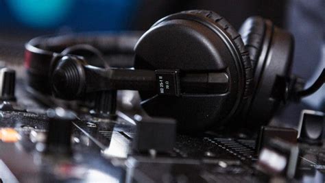 8 Best DJ Headphones - Adorama