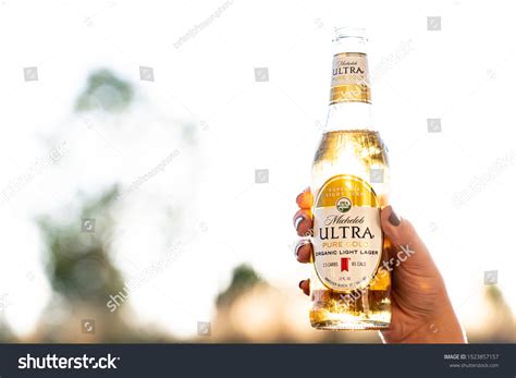 14 Michelob Ultra Pure Gold Images, Stock Photos, 3D objects, & Vectors ...