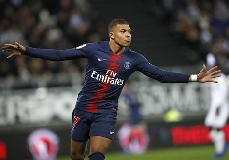 Obafemi says he can beat PSG’s Mbappe in 100 metres race - Daily Post ...