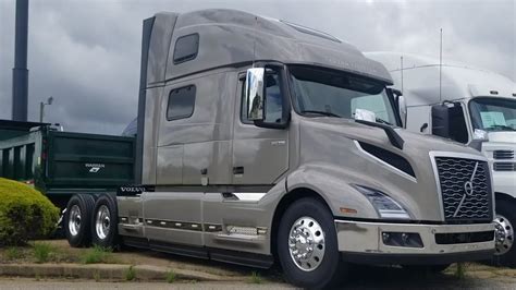 2021 Volvo VNL 860 Semi Truck Full Walkaround Exterior and Interior ...