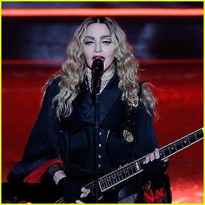 Is Madonna Going on a World Tour in 2023? New Report Fuels Rumors ...