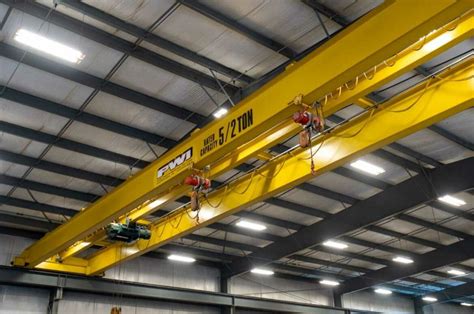 What is the Difference Between a Crane and a Hoist? | PWI