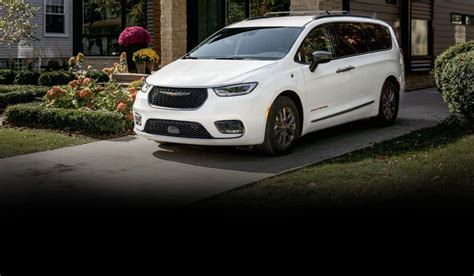 2023 Chrysler Pacifica Road Tripper | Road Trip Minivan