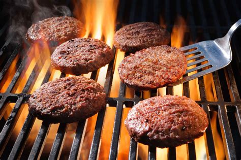 Should You Grill Burgers Frozen or Thawed? - Barbehow