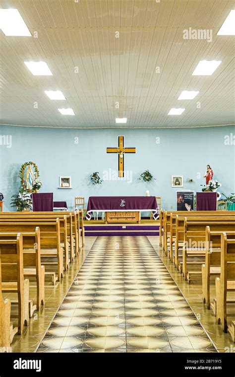 Small church interior hi-res stock photography and images - Alamy