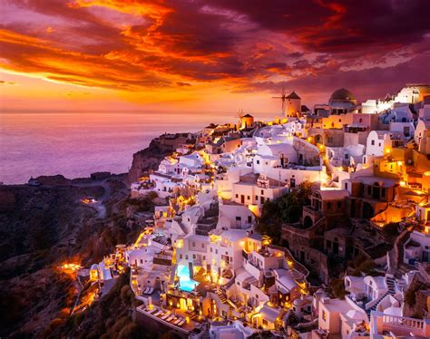 The White City - sunset in the beautiful city Oia, Santorini, Greece ...